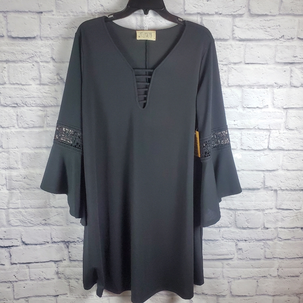 NWT Just Found Pullover Knit Bell Sleeve A-Line Swing Dress, 1X, Black
